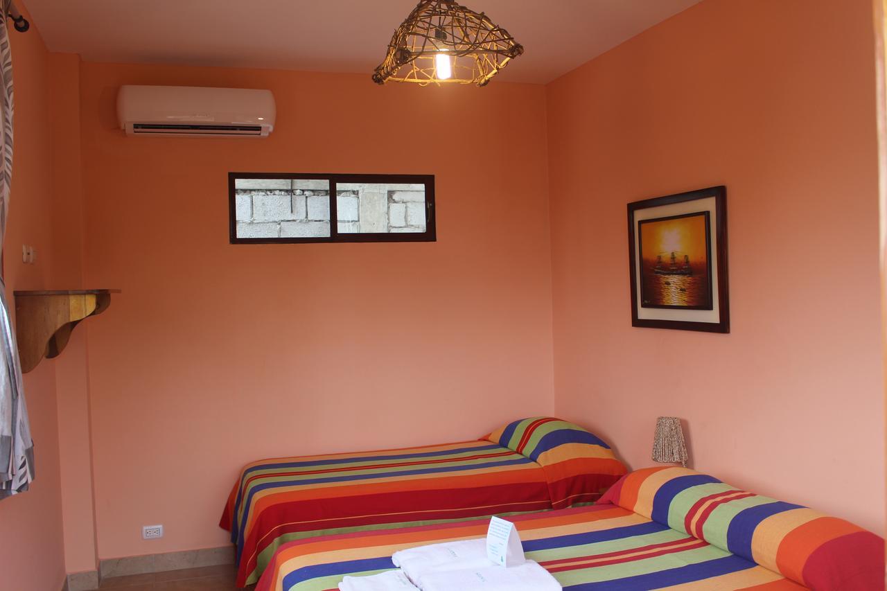 La Mariposa Hostal Olon Exterior photo