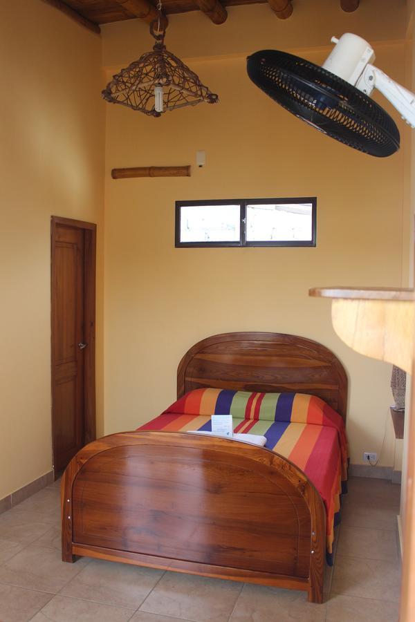 La Mariposa Hostal Olon Exterior photo